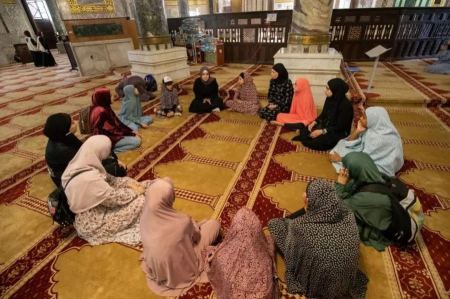 "جمعية الأقصى" تنظم جولة إرشادية لطلاب "فرقان يافا" في المسجد الأقصى 